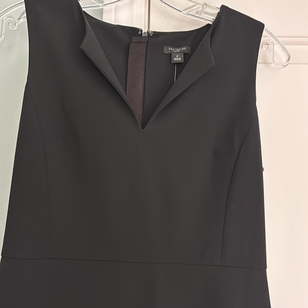 Ann Taylor split neck lightweight dress (2p)